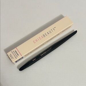 CHICA BEAUTY LIQUID EYELINER - BLACK